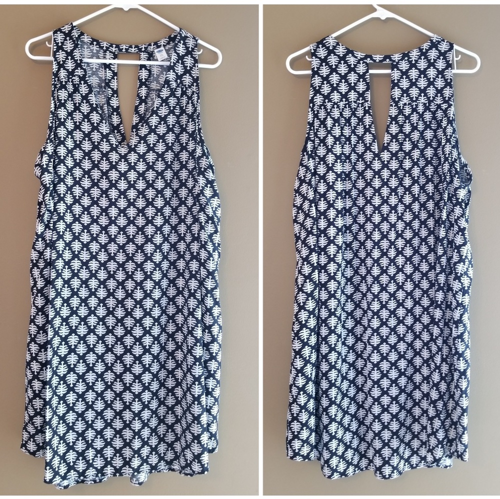 Old Navy keyhole back sleeveless dress